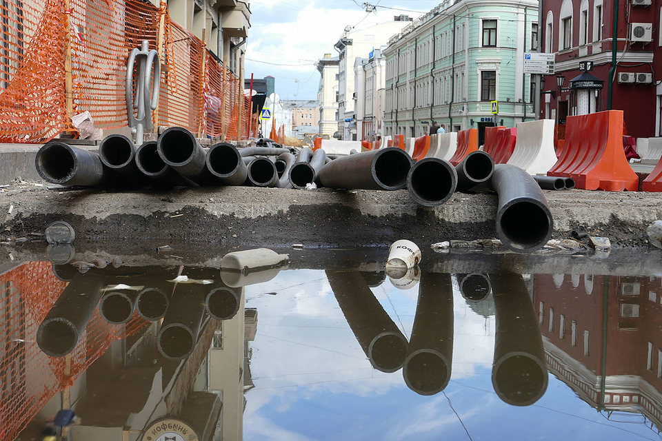 В 2015 г. большая часть доходов от платной парковки в Москве пошла на перекладку труб, асфальта и бордюров по городской программе «Моя улица» (на фото – реконструкция Большой Никитской улицы)