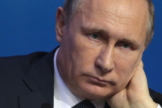 Путин обратил внимание на то, что существующие сложности в российской экономике дают определенные возможности, например, в сфере сельского хозяйства, а также в промышленности