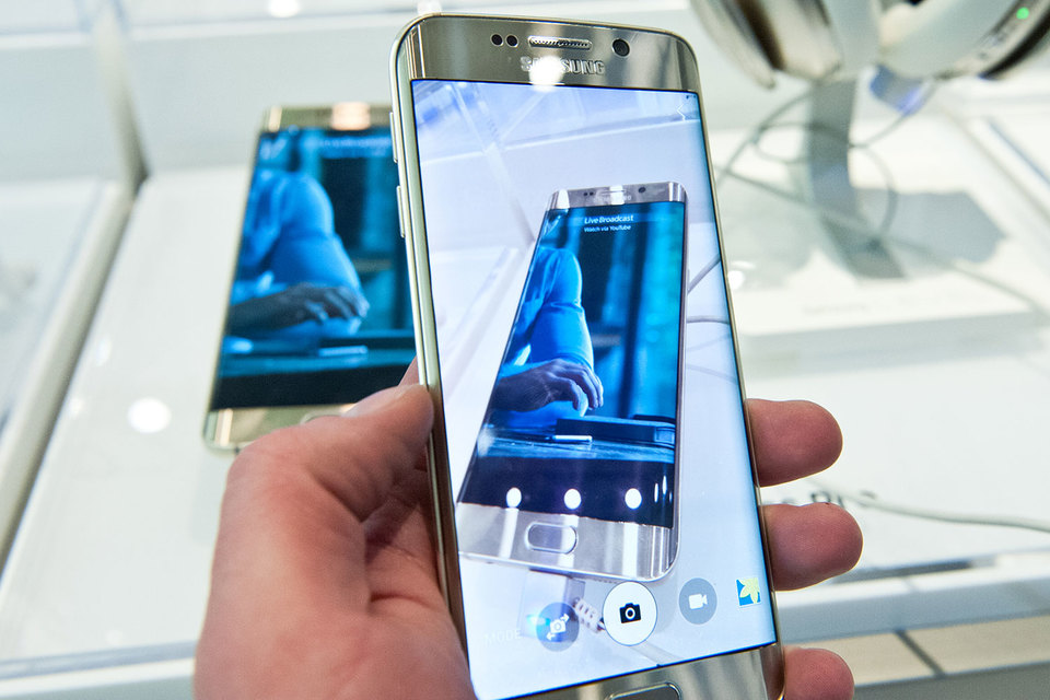 Оба ключевых направления бизнеса Samsung теряют прибыльность на фоне глобального экономического спада в сочетании с насыщением рынка смартфонов