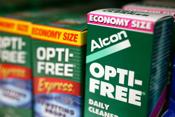 Alcon сконцентрируется на продаже контактных линз и оборудования для лечения катаракты
