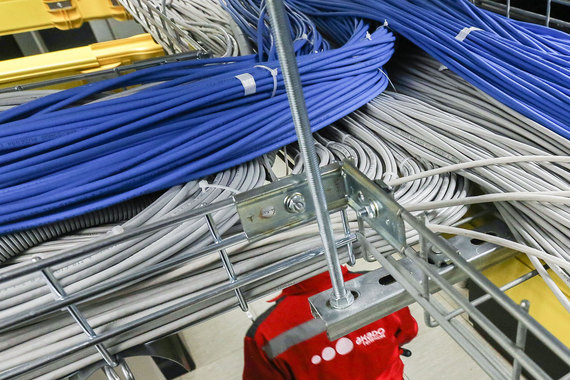 Проблема с доступом в интернет возникла из-за того, что частоты, на которых работает проводная интернет-сеть «Акадо», пересекаются с частотами, на которых работают LTE-сети «Вымпелкома» и «Мегафона»