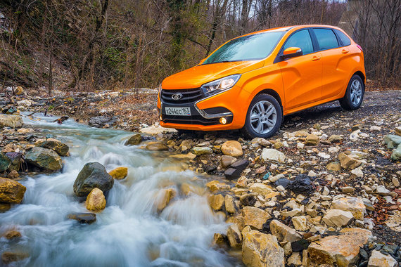 Продажи Lada Xray, в отличие от Vesta, начнутся днем в воскресенье, 14 февраля