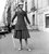 В 1954-1956 гг. в Christian Dior начинает работать юный Ив Сен-Лоран. Многие историки и аналитики моды считают, что "алфавитные" коллекции созданы при его участии. На фото: модель в костюме из коллекции "А-линия"