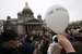 Власти Санкт-Петербурга решили передать Исаакиевский собор на 49 лет РПЦ в безвозмездное пользование с сохранением музейно-просветительских функций. Общественность обеспокоена судьбой Исаакия, несмотря на заявление представителей РПЦ, что музейные функции будут расширены, а вход в собор станет бесплатным