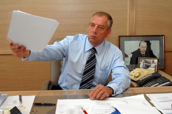 Утром Митин созвал пресс-конференцию, на которой объявил об отставке, а через несколько часов в Кремле Путин напутствовал Никитина