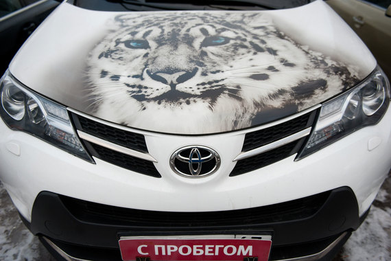 В кризис на фоне роста стоимости новых автомобилей многие россияне отдают предпочтение машинам с пробегом