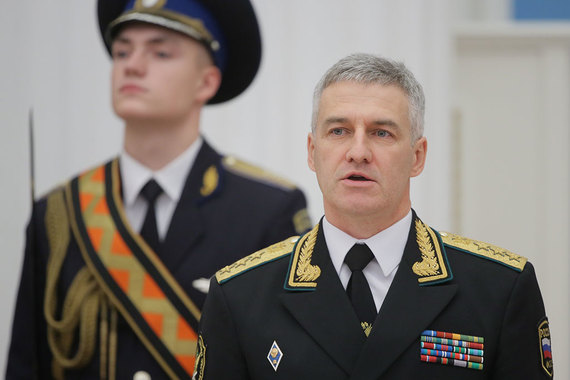 Директор Федеральной службы судебных приставов Артур Парфенчиков во время церемонии вручения знамени Федеральной службы судебных приставов