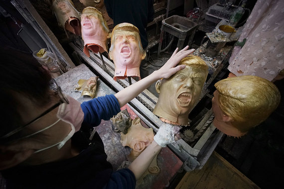 Из-за роста спроса японской фабрике Ogawa Studio после победы Трампа на выборах пришлось увеличить выпуск резиновых масок с его изображением с 45 до 350 в день