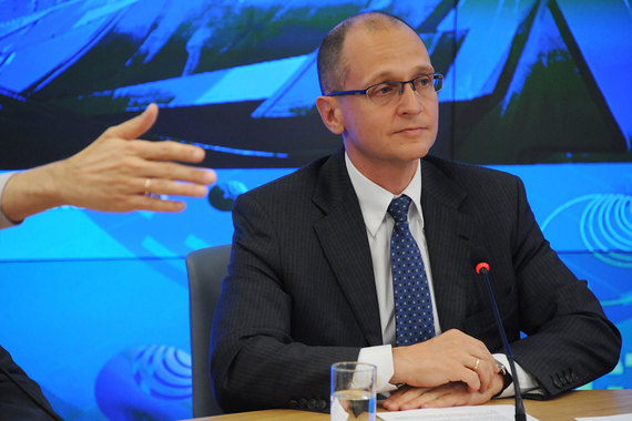 Новому первому замруководителя администрации президента Сергею Кириенко пришлось заниматься расстановкой кадров в подчиненных управлениях в ручном режиме
