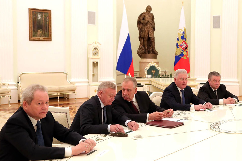 Решения о замене пятерых руководителей регионов из тех, у кого заканчивается срок, принимались в Кремле после детального изучения ситуации на местах