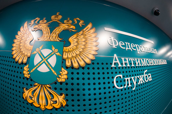 Законодательное собрание Петербурга неправомерно заключило контракт за 439 млн руб. на транспортное обслуживание депутатов c единственным поставщиком