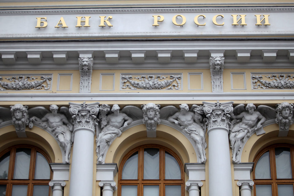 ЦБ ввел в два банка временную администрацию