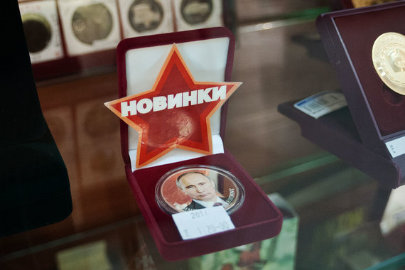 Владимир Путин запустил процесс формирования нового состава Общественной палаты, предложив войти в нее 40 россиянам, имеющим особые заслуги перед государством и обществом