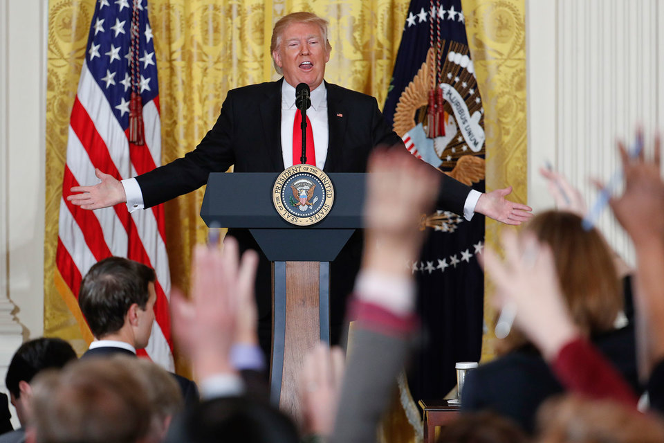 Президент США Дональд Трамп сможет изменить состав семиместного совета управляющих ФРС, заполнив в нем минимум три вакантных места