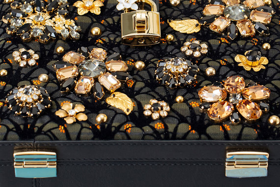 Специально для московских клиентов Dolce & Gabbana создала лимитированную коллекцию сумок