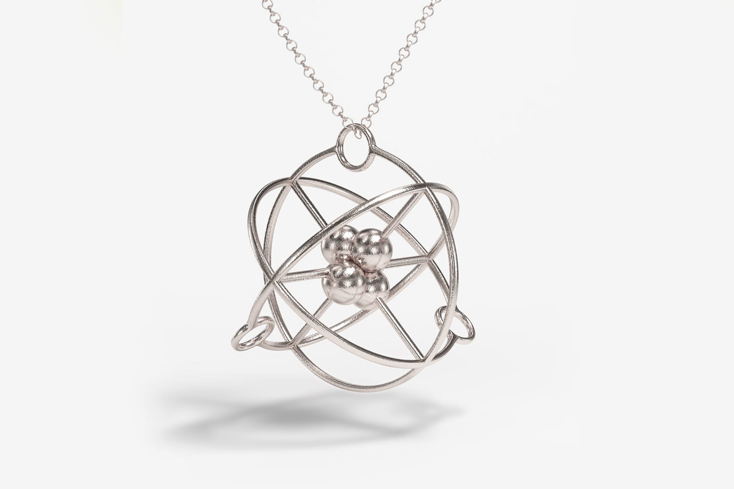 Серебряная подвеска в виде атома