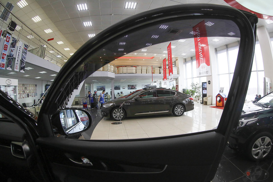 Продажи импортных автомобилей в этом году могут впервые вырасти после четырех лет падения, считает PwC. Автоконцерны уверяют, что сосредоточены на локализации производства