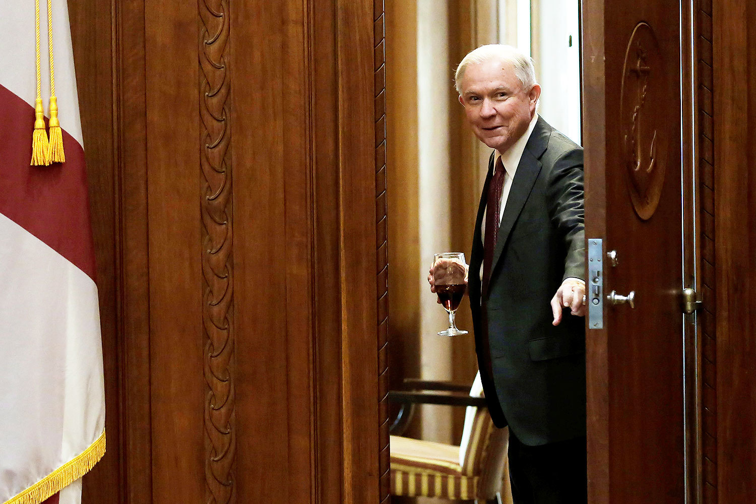 Посмотрите - WSJ: российское расследование в конгрессе всё больше отдаёт маккартизмом видео Посмотрите - WSJ: российское расследование в конгрессе всё больше отдаёт маккартизмом видео