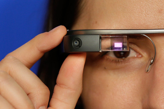 Google Glass запустились в 2012 г.