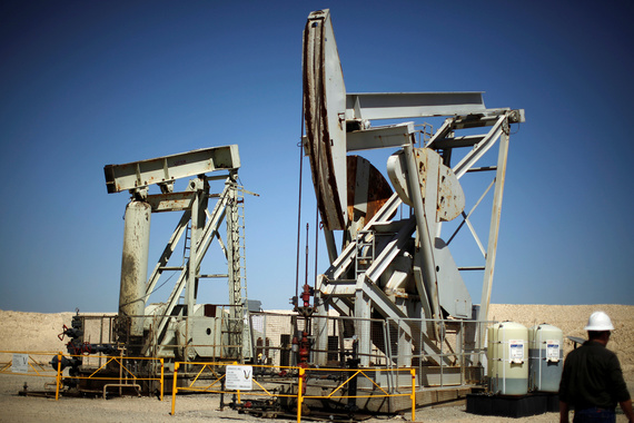 Нефть подешевела из-за роста запасов в США