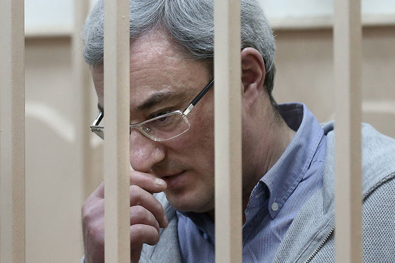 Как считало следствие, бывший губернатор лоббировал интересы компании для ее победы на муниципальном конкурсе и получения контракта
