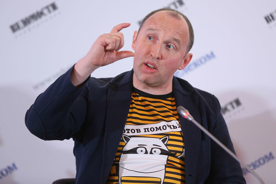 По мнению экс-руководителя «Вымпелкома», вероятнее всего, спецслужбы просто пропустили его отъезд, сочтя его второстепенным по отношению к главным фигурантам дела