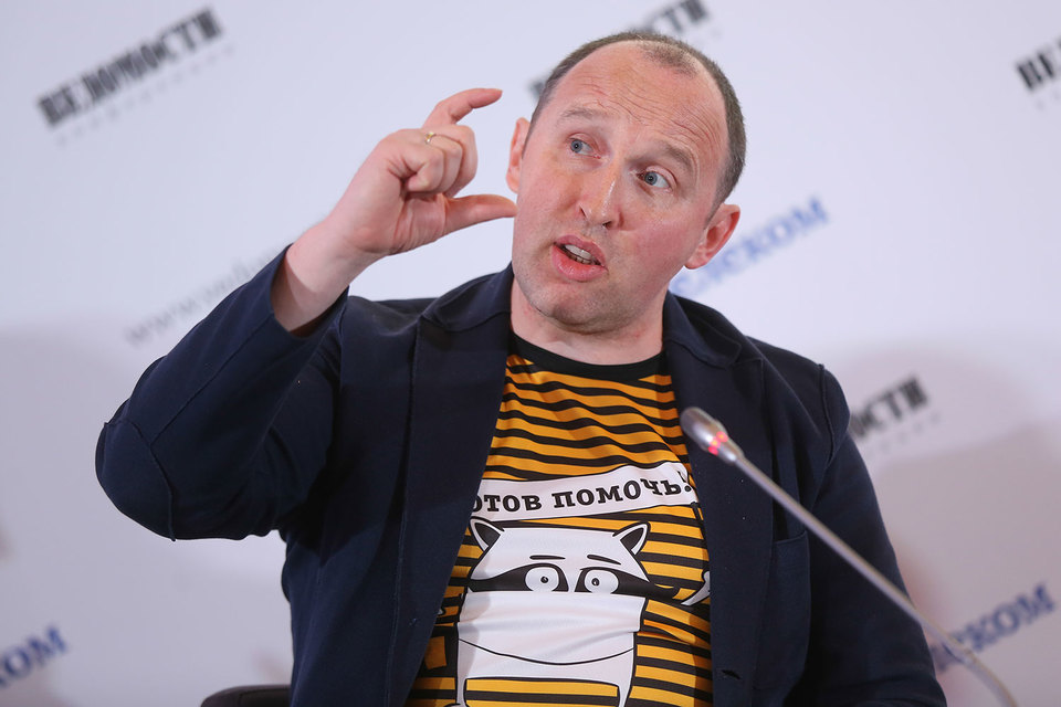 По мнению экс-руководителя «Вымпелкома», вероятнее всего, спецслужбы просто пропустили его отъезд, сочтя его второстепенным по отношению к главным фигурантам дела