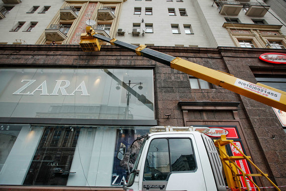 Владелец сети магазинов Zara - испанская Inditex - может ускорить закрытие небольших точек, чтобы сосредоточиться на развитии крупных магазинов