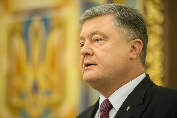 СНБО во главе с президентом Петром Порошенко в среду решил запретить железнодорожное и автомобильное сообщение с самопровозглашенными ДНР и ЛНР
