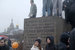 Некоторые участники поднялись на Мемориал жертвам революции. В 15.20 полиция попросила спуститься с мемориала, люди начинали расходиться