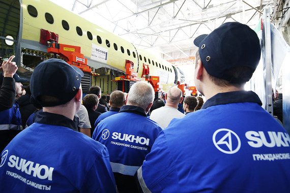 Ближнемагистральные самолеты SSJ100 производит входящая в ОАК компания «Гражданские самолеты Сухого»