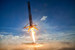 На этот раз Falcon 9 с опробованными ранее в полете девятью жидкостными двигателями вывела на околоземную орбиту европейский коммерческий спутник компании SES. На фото: момент приземления первой ступени Falcon 9 на платформу Of Course I Still Love You