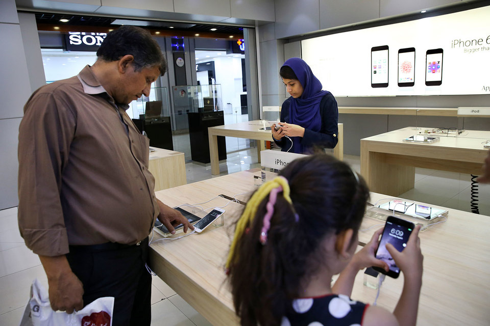 Apple получила разрешение на экспорт своих устройств в Иран еще в 2013 г., но решила этого не делать из-за банковских и юридических рисков