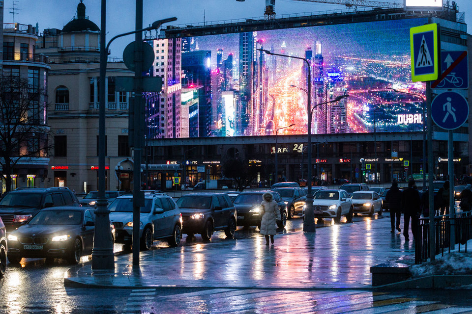 В Москве уже установлено больше 180 цифровых рекламных щитов