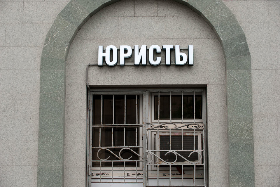 Из-за злоупотреблений правами со стороны потерпевших в ДТП и их представителей в 2016 г. выплаты страховщиков составили 74% от премий