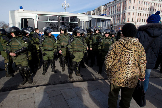 Прислушиваться к требованиям участников протестных акций власти не торопятся