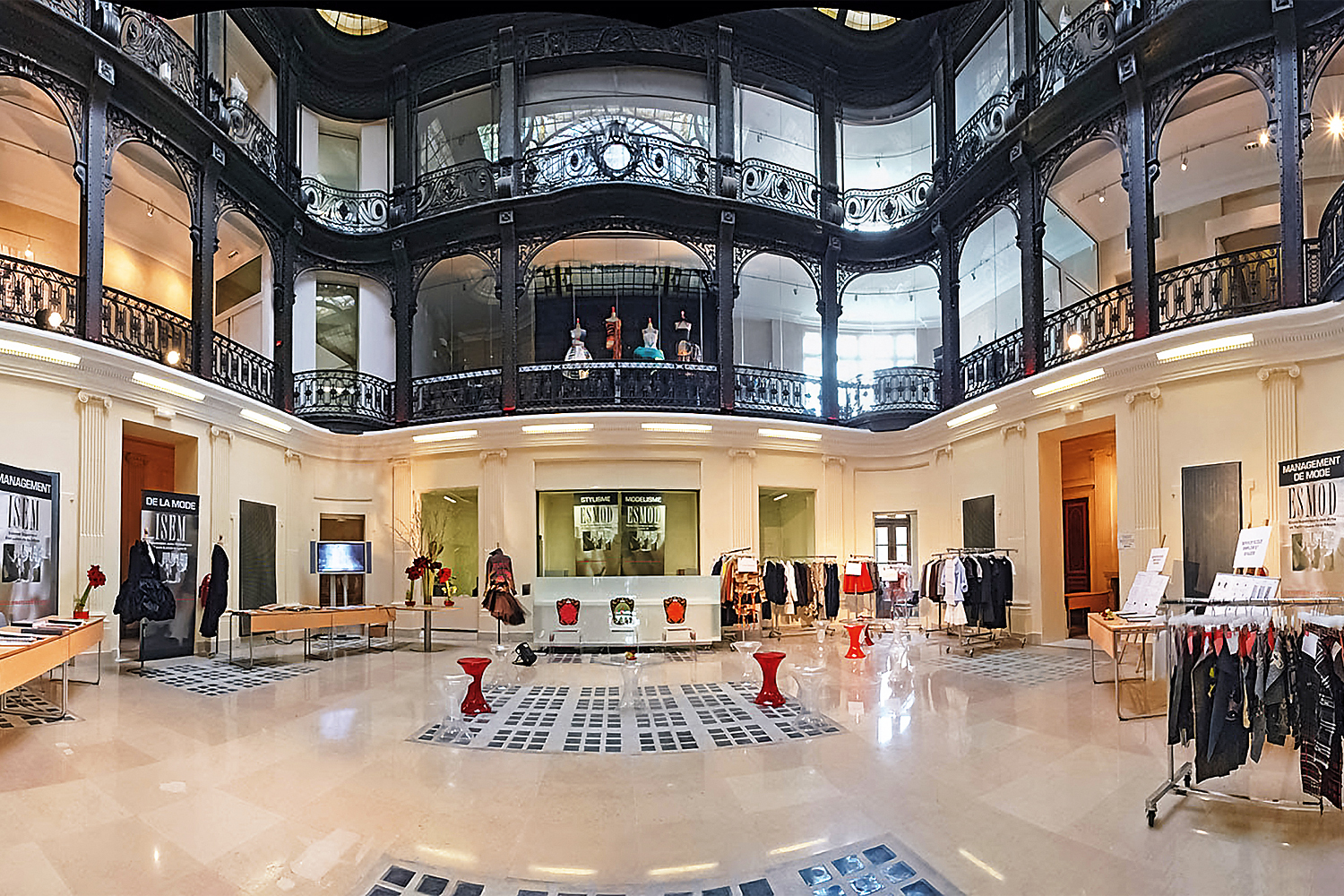 Высшая школа искусств и технологий моды (ESMOD) в Париже