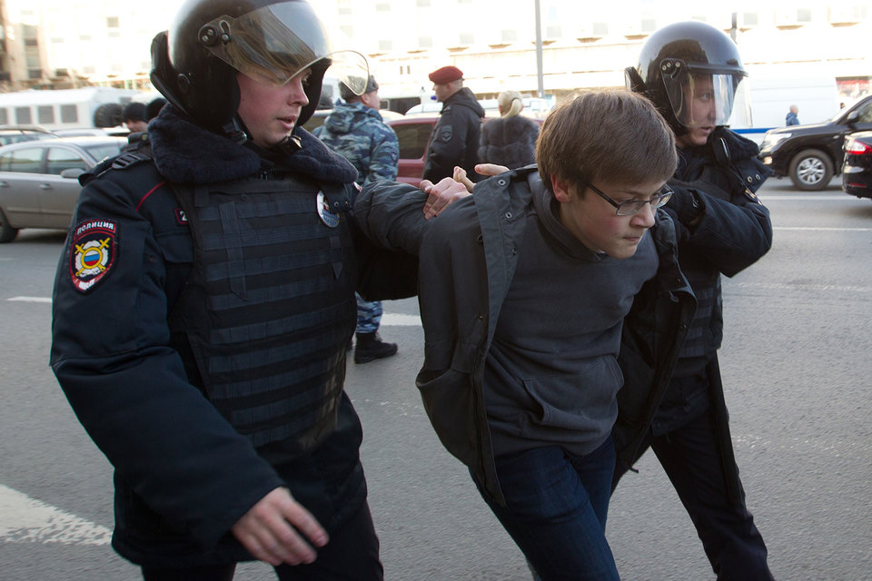 Кремль просит не проводить воспитательных работ по митингам среди школьников и студентов