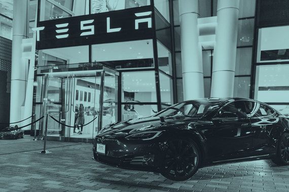 Инвесторы оценивают Tesla как технологическую и люксовую, хотя компания до сих пор убыточна