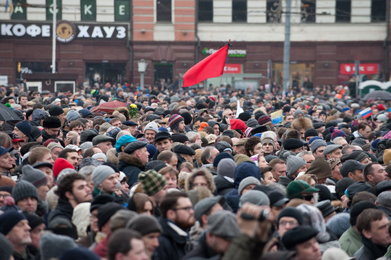 Это опосредованный ответ на массовые митинги против коррупции, которые оказались неожиданными для власти с точки зрения массовости, считает политолог Алексей Макаркин