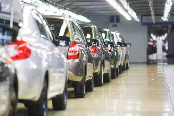Продажи новых легковых и легких коммерческих автомобилей в России пошли вверх