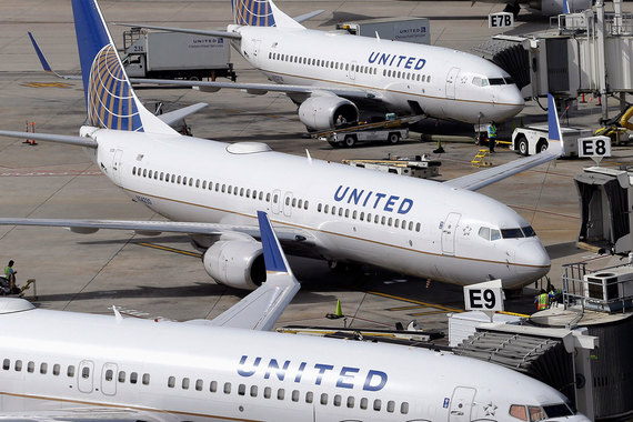 Капитализация United Continental Holdings сократилась за день почти на $700 млн после скандала на борту входящей в холдинг авиакомпании United Airlines