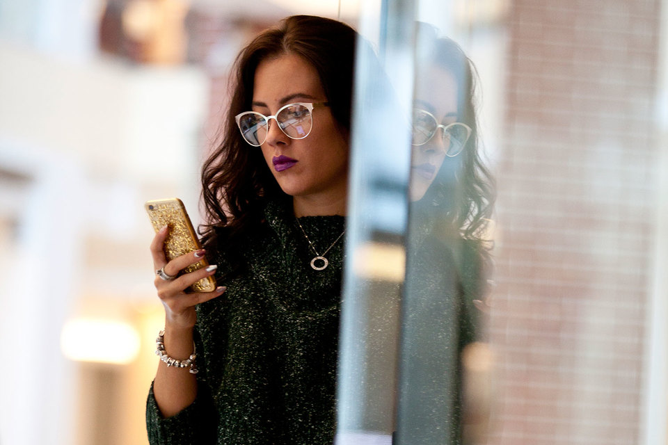 Доходы российских сотовых операторов от sms-рассылок за год выросли на 27%