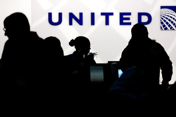 В United Airlines сложилась корпоративная культура, основанная на соблюдении инструкций. Если бы не она, скандального снятия пассажира с рейса удалось бы избежать