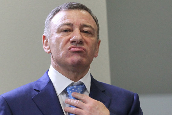 Поправки в закон были внесены в Госдуму в день, когда стало известно, что финансовая полиция Италии арестовала недвижимость Аркадия Ротенберга, который попал под санкции США и Евросоюза, отсюда «народное название» законопроекта