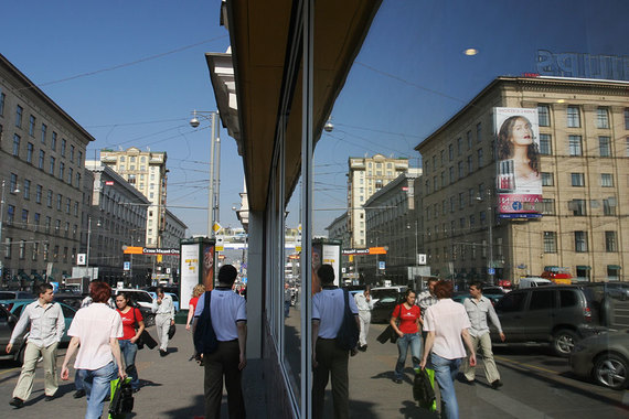 С приходом Сергея Собянина на пост мэра Москвы на участке на 1-й Тверской-Ямской улице город вместо гостиницы предложил разбить сквер и парковку