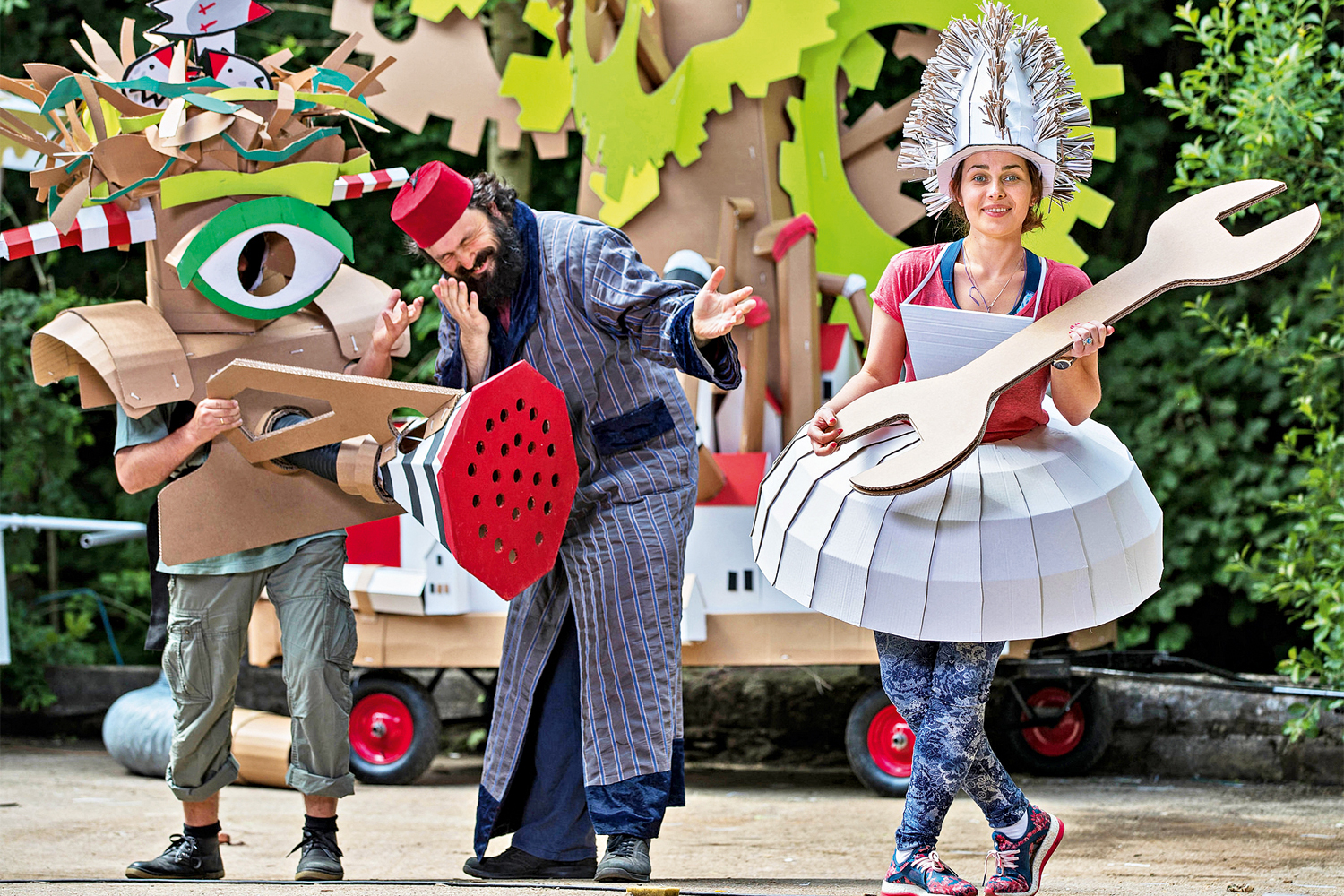 Сооснователь проекта «Картония» Сергей Корсаков (в центре) с коллегами, Великобритания, 2016 г.