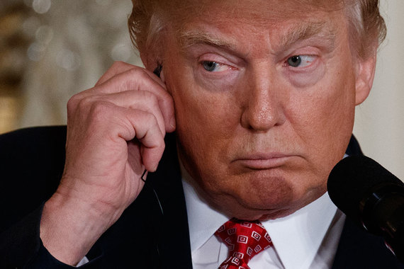 После инаугурации Трамп подписал 25 указов, в которых установлены амбициозные цели, но не многие из них содержат реальные законодательные предписания