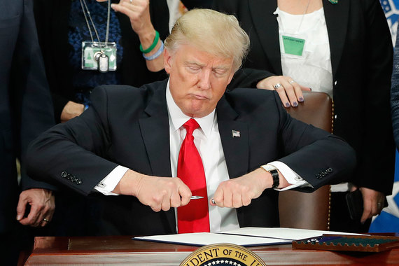 Стандартный налоговый вычет для семейных пар администрация Трампа обещает удвоить – таким образом первые $24 000 годового дохода будут освобождены от налогообложения