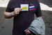 Люди выстроились в очередь, чтобы подать свои обращения
